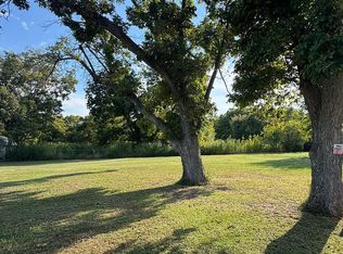 613 Commerce St W, Honey Grove, TX 75446