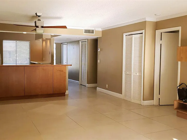 331 Lakeview Dr #206 — Photo 5