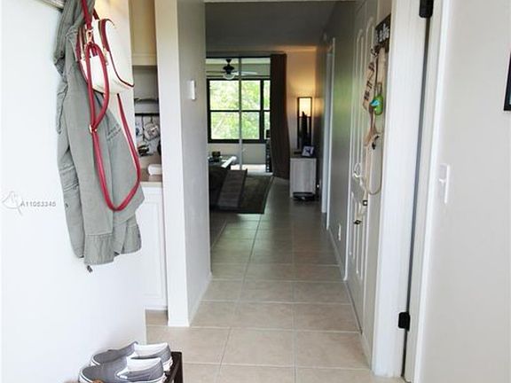 3rd image of 9230 Lagoon Pl APT 305