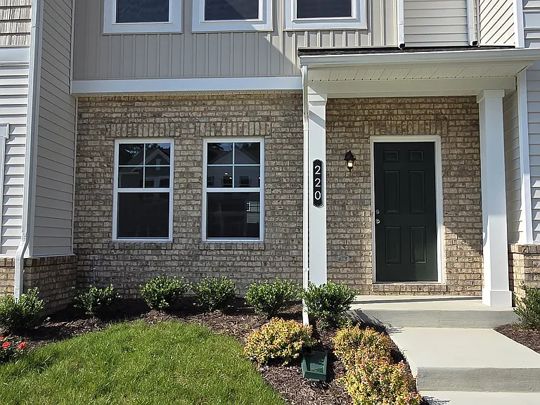 220 Greenpark Rd — Photo 3