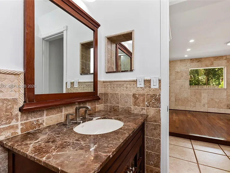 9030 SW 184th Ter — Photo 17