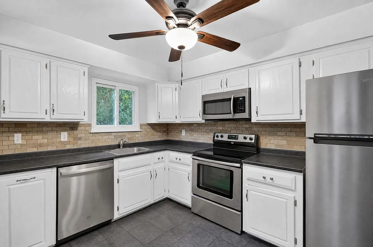 2 bed, 2.5 bath, 1480 sqft, $3,400 — Photo 4