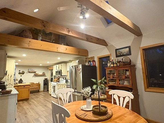 3rd image of 23 Wellington Dr