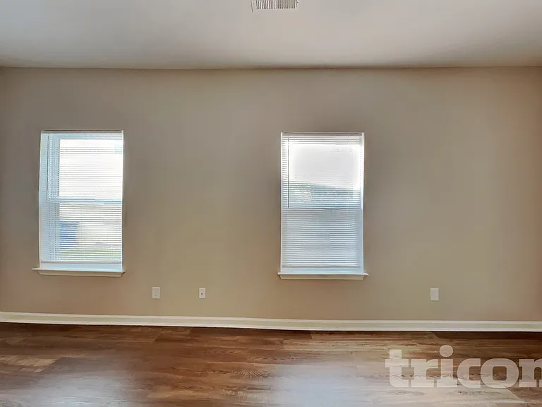 917 Leatherstone Ln — Photo 3