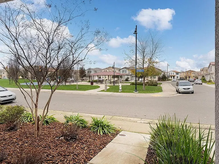 10890 Arrington Dr — Photo 27