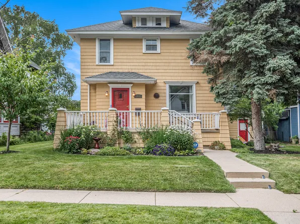 368 2nd St, Manistee, MI 49660