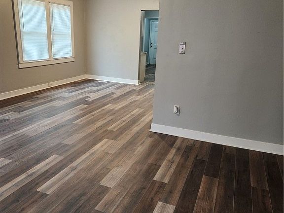 3rd image of 110 N Grove Ave