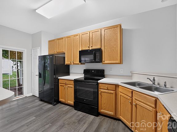 5th image of 8531 Carolina Lily Ln