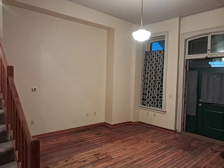 129 2nd Ave NE #B — Photo 3