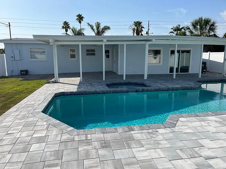 2215 W Vina Del Mar Blvd — Photo 3
