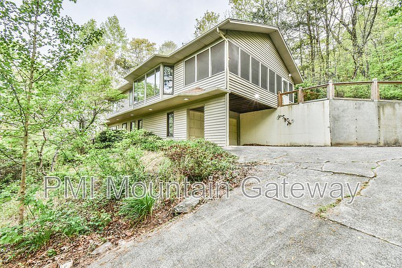1st image of 327 Mountain Dr N