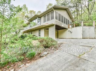 327 Mountain Dr N, Hiawassee, GA 30546