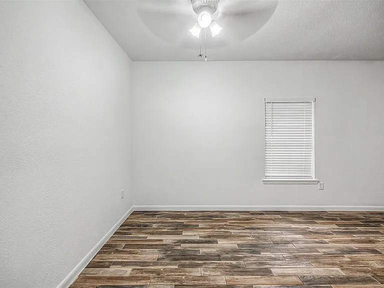 830 Threadneedle St #228 — Photo 14