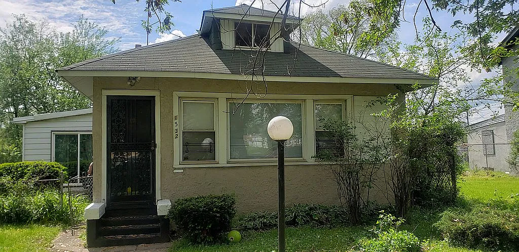 1332 Carolina St photo 1