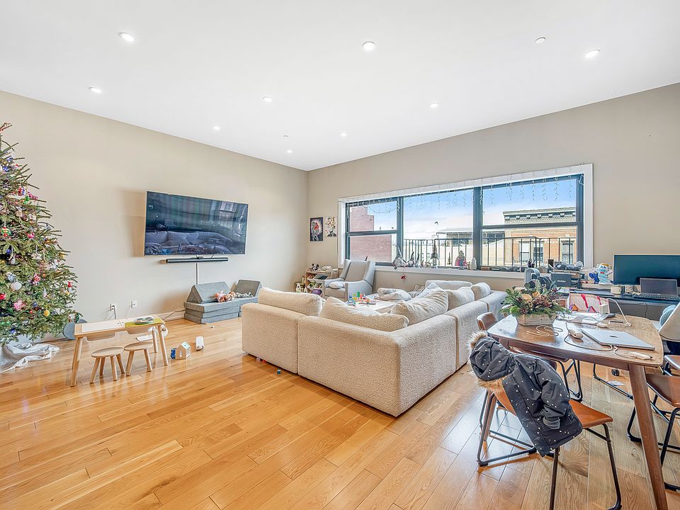 1st image of 3612 28th Ave APT 4F