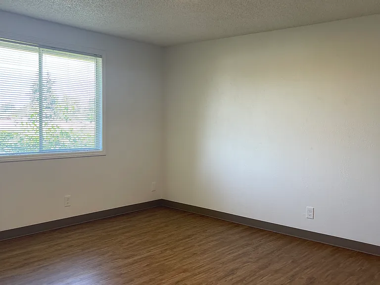 5319 River Rd N #5 — Photo 2