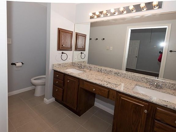 5th image of 1117 Garden Isle Dr