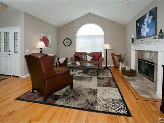 3rd image of 304 Jessie Ct