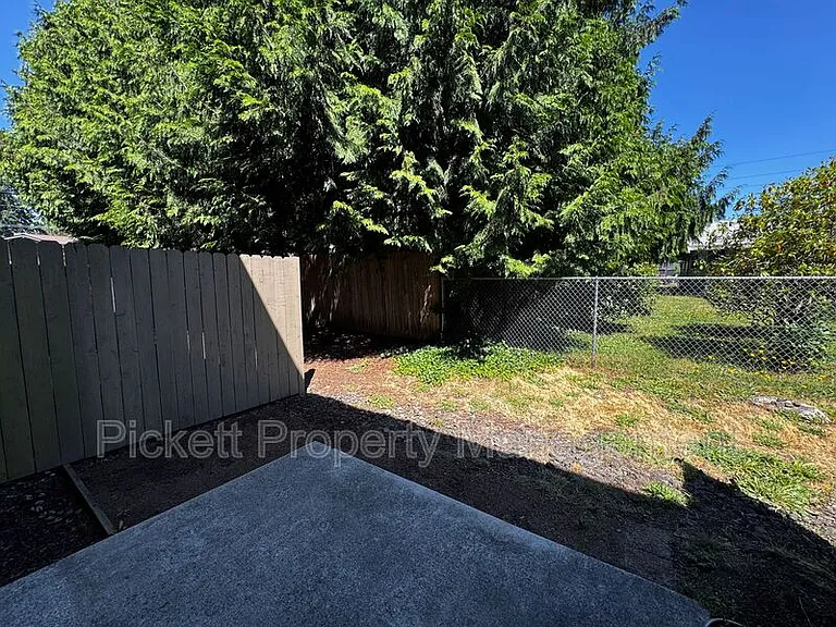 680 Northpark Ln — Photo 14
