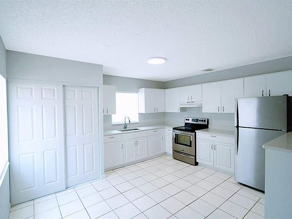 4th image of 321 NE 34th St