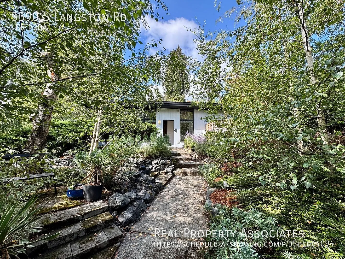 Unique and Private 4 Bedroom Home — Photo 3