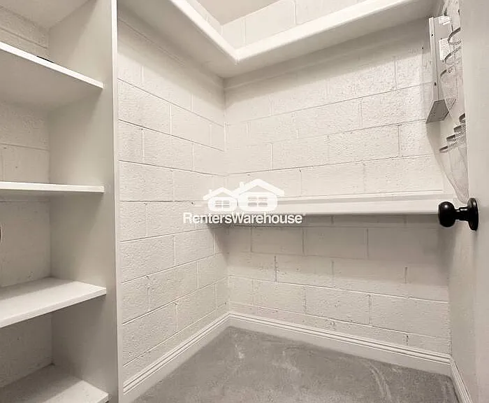 310 W Pontiac Dr #8 — Photo 12