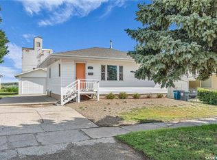 211 6th AVENUE W, Gravelbourg, SK S0H 1X0