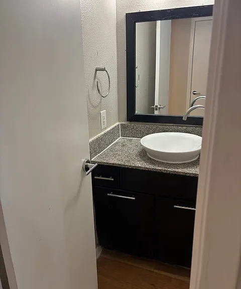 Element Austin Apartments — Photo 33