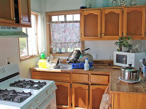 4th image of 3811 Superior St