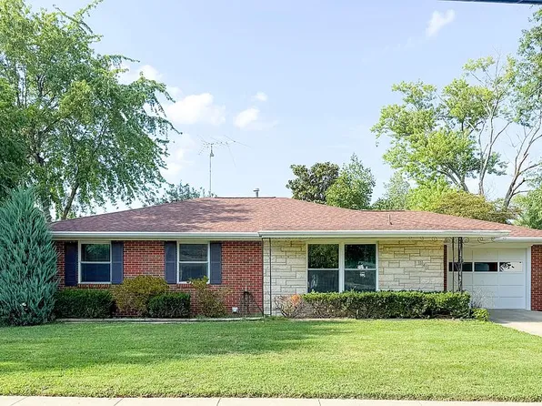 545 E Adams St, Nashville, IL 62263