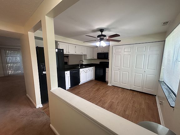 4th image of 2843 Lake Forest Dr Unit 14