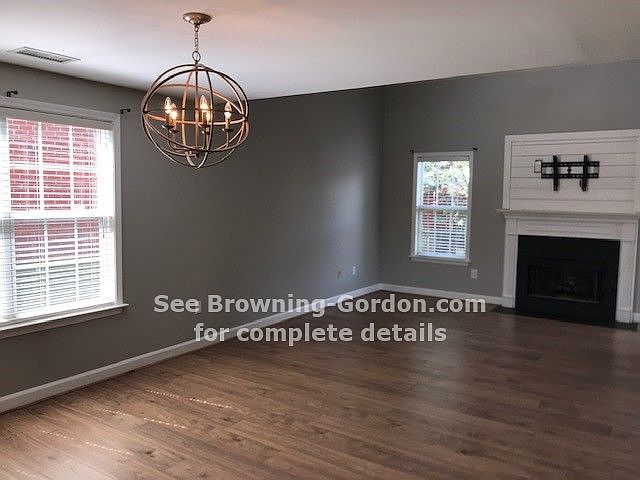 1st image of 318 Roslyn Ct