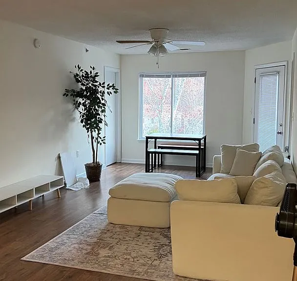 1411 Collegiate Cir #302 — Photo 16
