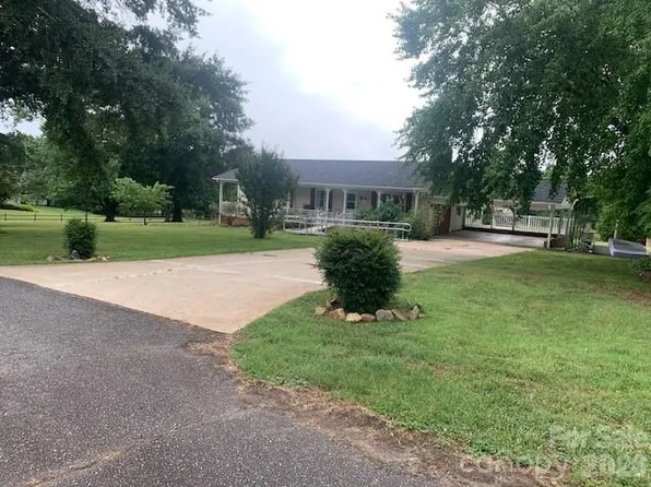 189 Valet Ct, Forest City, NC 28043