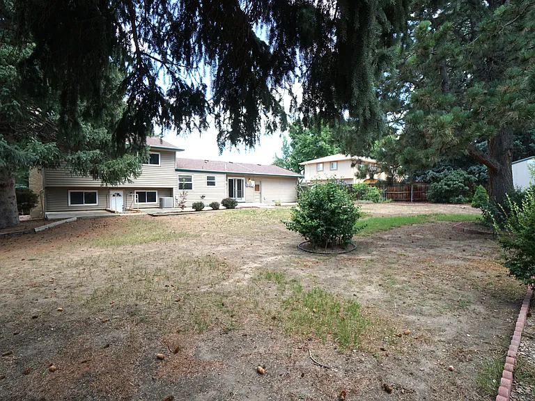 5007 Alta Loma Rd — Photo 30