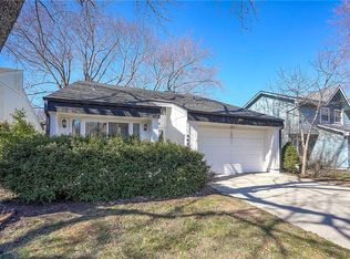 6606 Earnshaw St, Shawnee, KS 66216