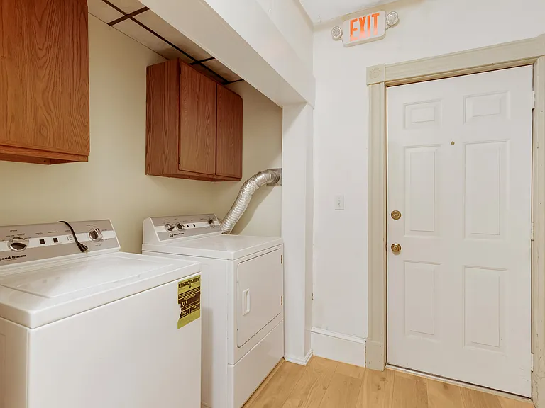 977 Main St #1 — Photo 22