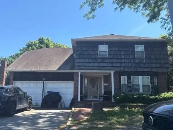 8 Ventana Ct, Lawrence, NY 11559