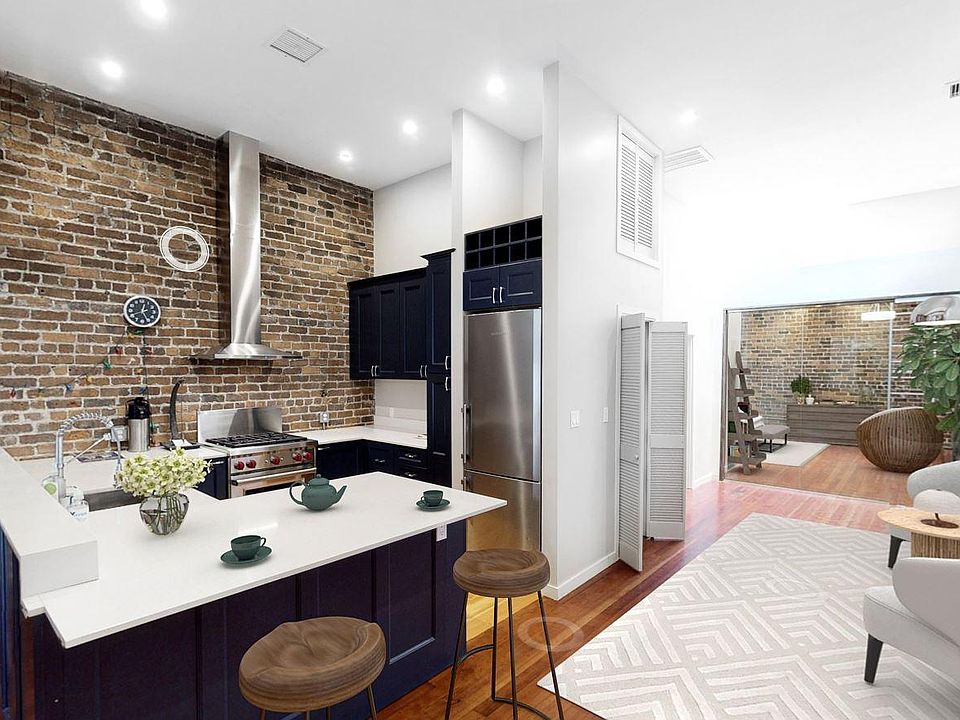 1st image of 82 Mary St Suite 2