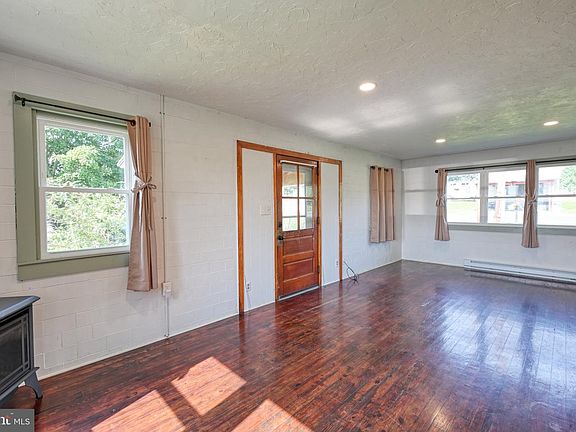 3rd image of 528 Jonestown Rd