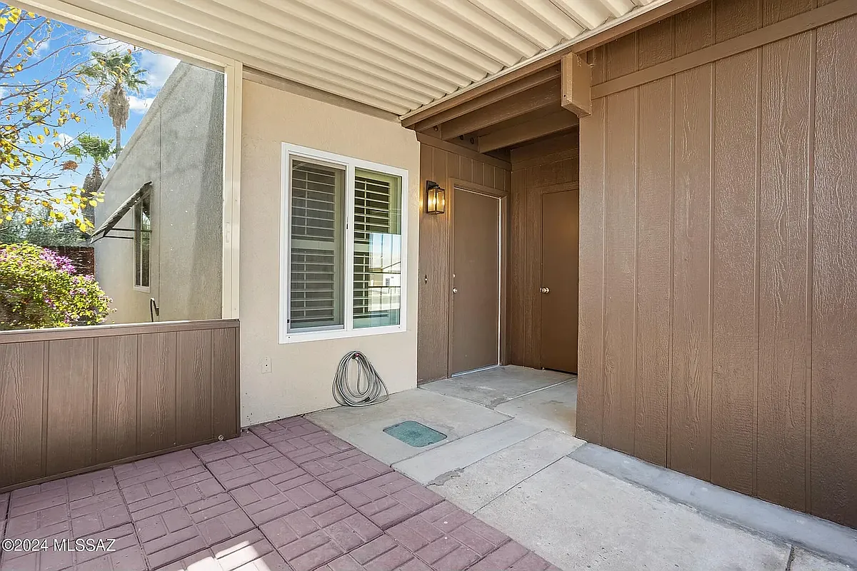 Building Photo - 9346 E 5th St #2