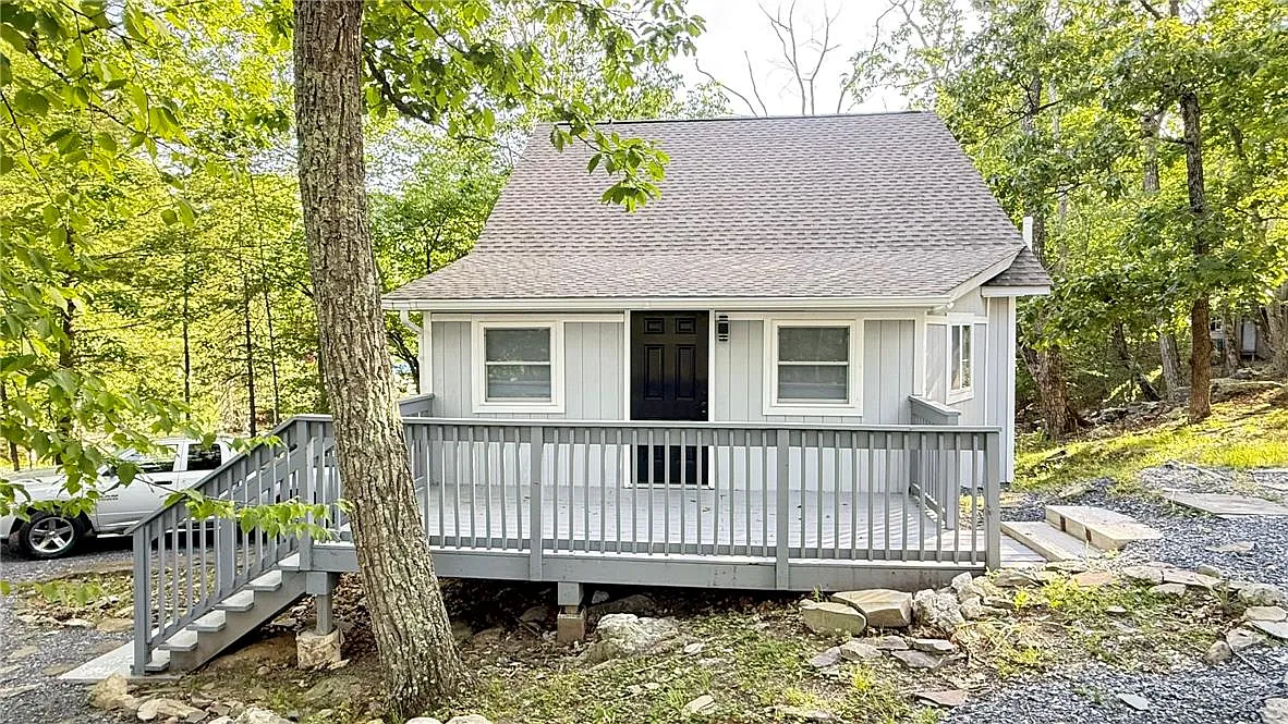 4 bed, 2.0 bath, 1618 sqft, $2,500 — Photo 1