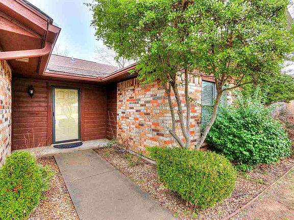 4th image of 3012 NE Lancaster Ln