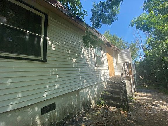 2nd image of 632 Palm Beach St