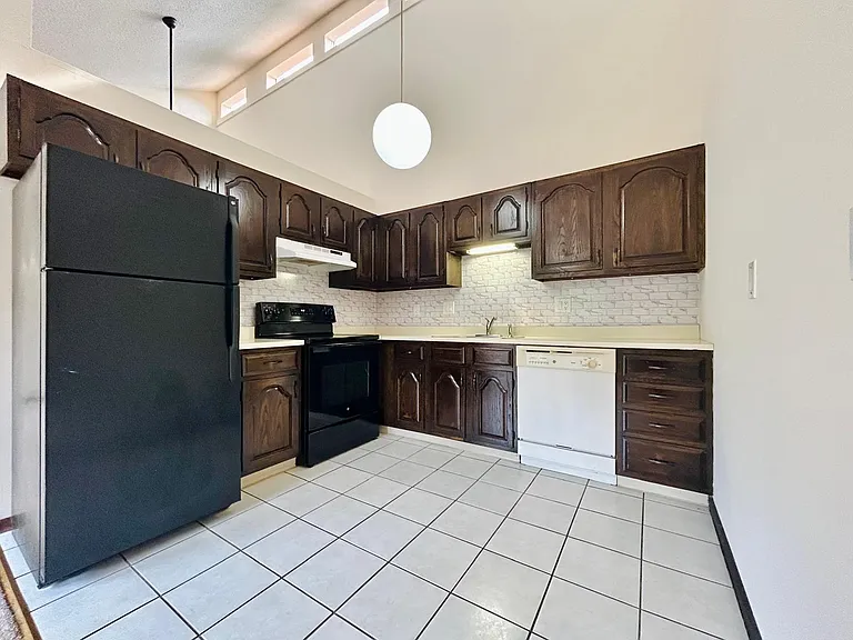 118 Osborne St #2B — Photo 4
