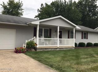 318 Woodland Dr, Salem, IL 62881