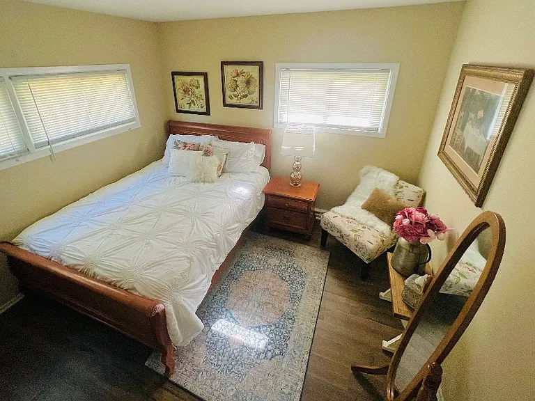 375 Hemingway Dr — Photo 3