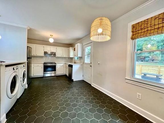 5th image of 138 Buist Ave