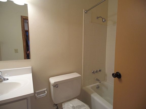 5th image of 2570 N Maryland Ave #115