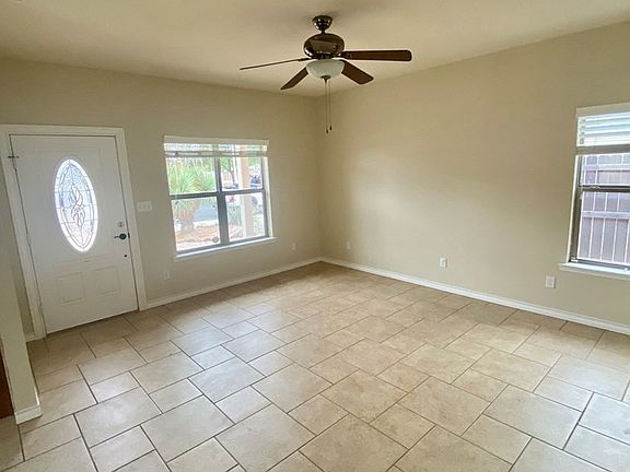 3rd image of 2205 Valleyview Dr